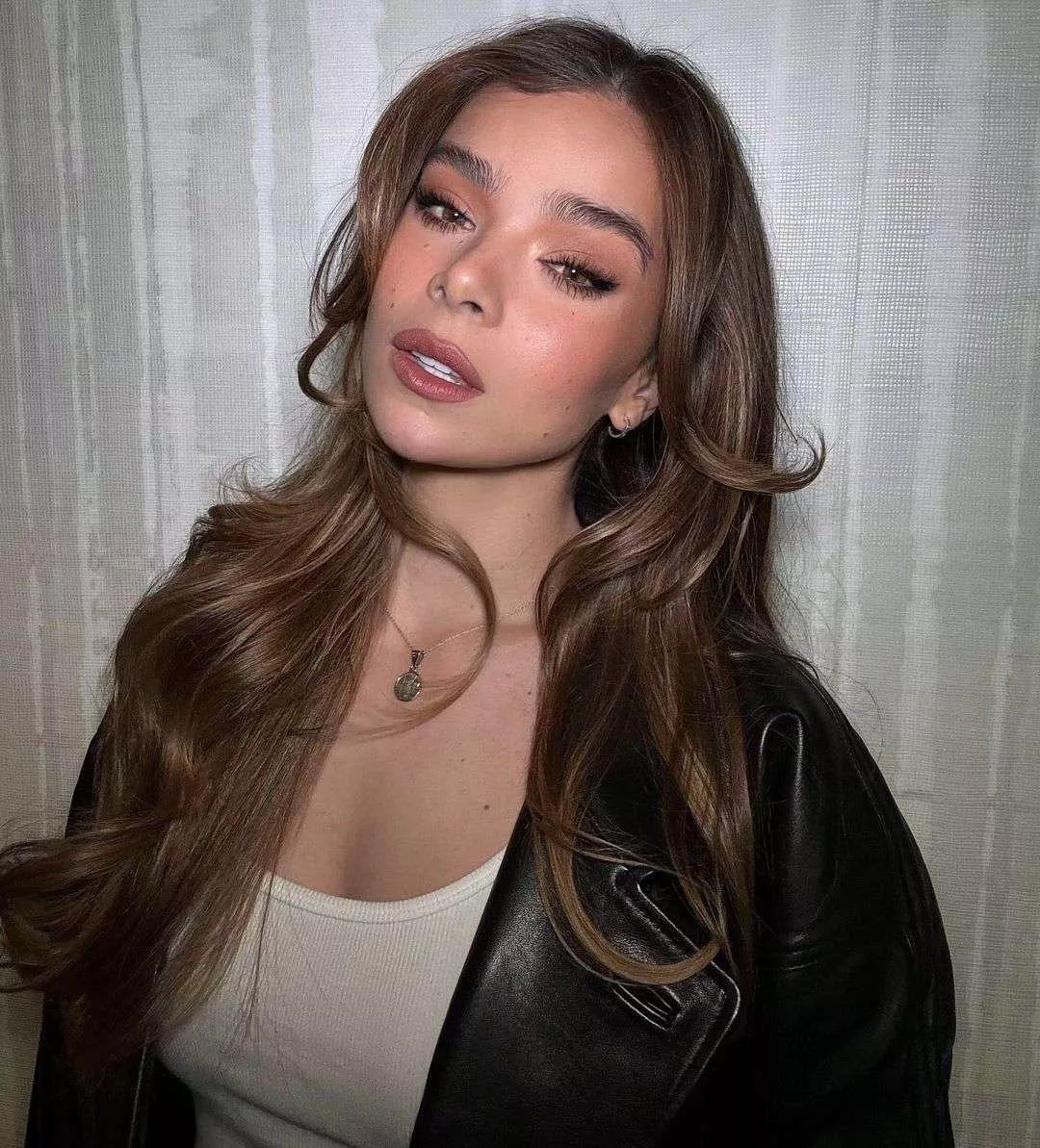 So horny and weak right now! Please make me goon my brains out for Hailee Steinfeld!
