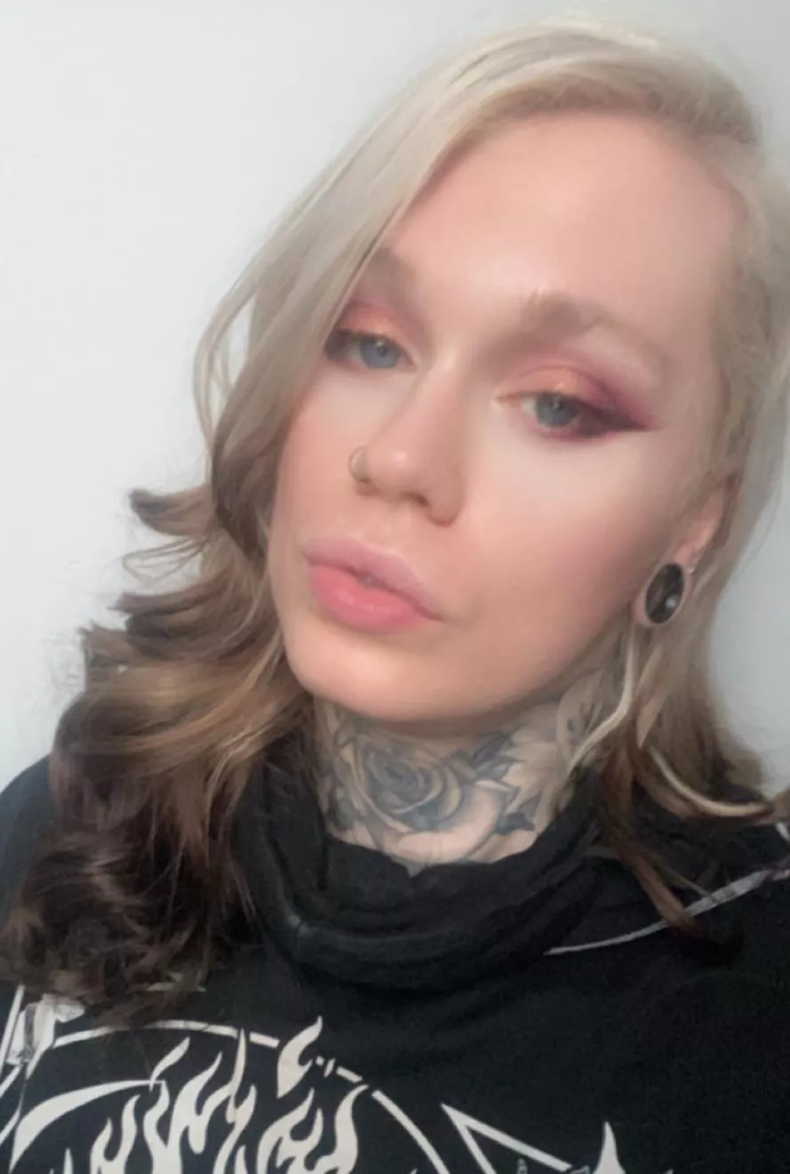 Still trying to get better at this make up thing ❤️