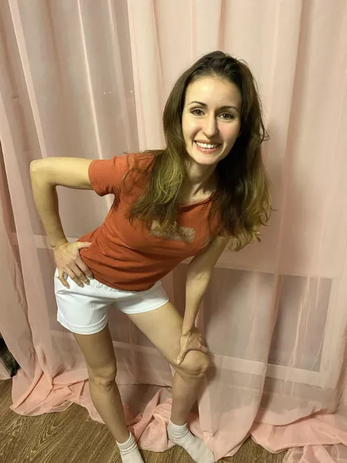 The milf is tired and it’s time for her to sleep