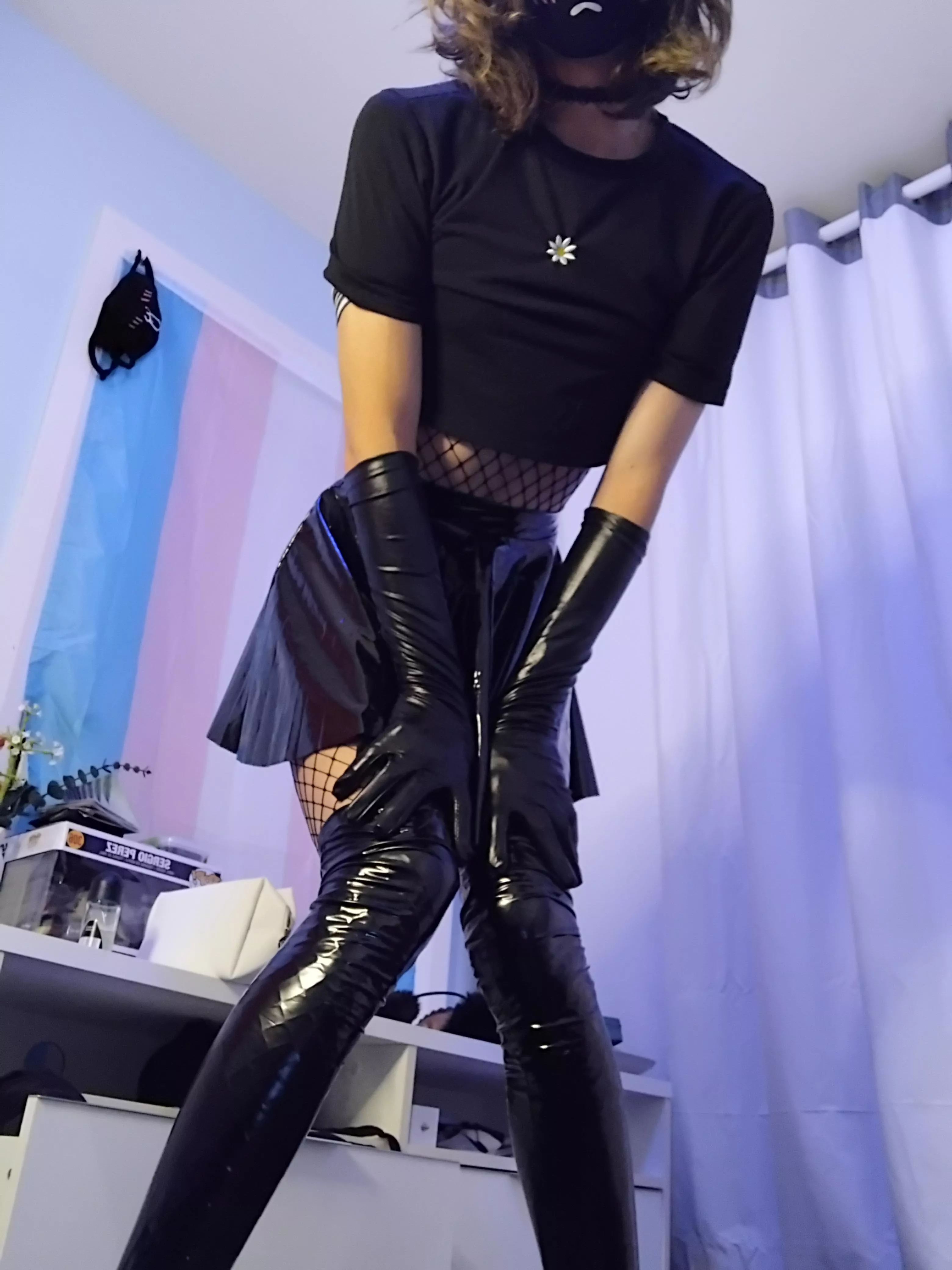 this outfit makes me feel powerful :3
