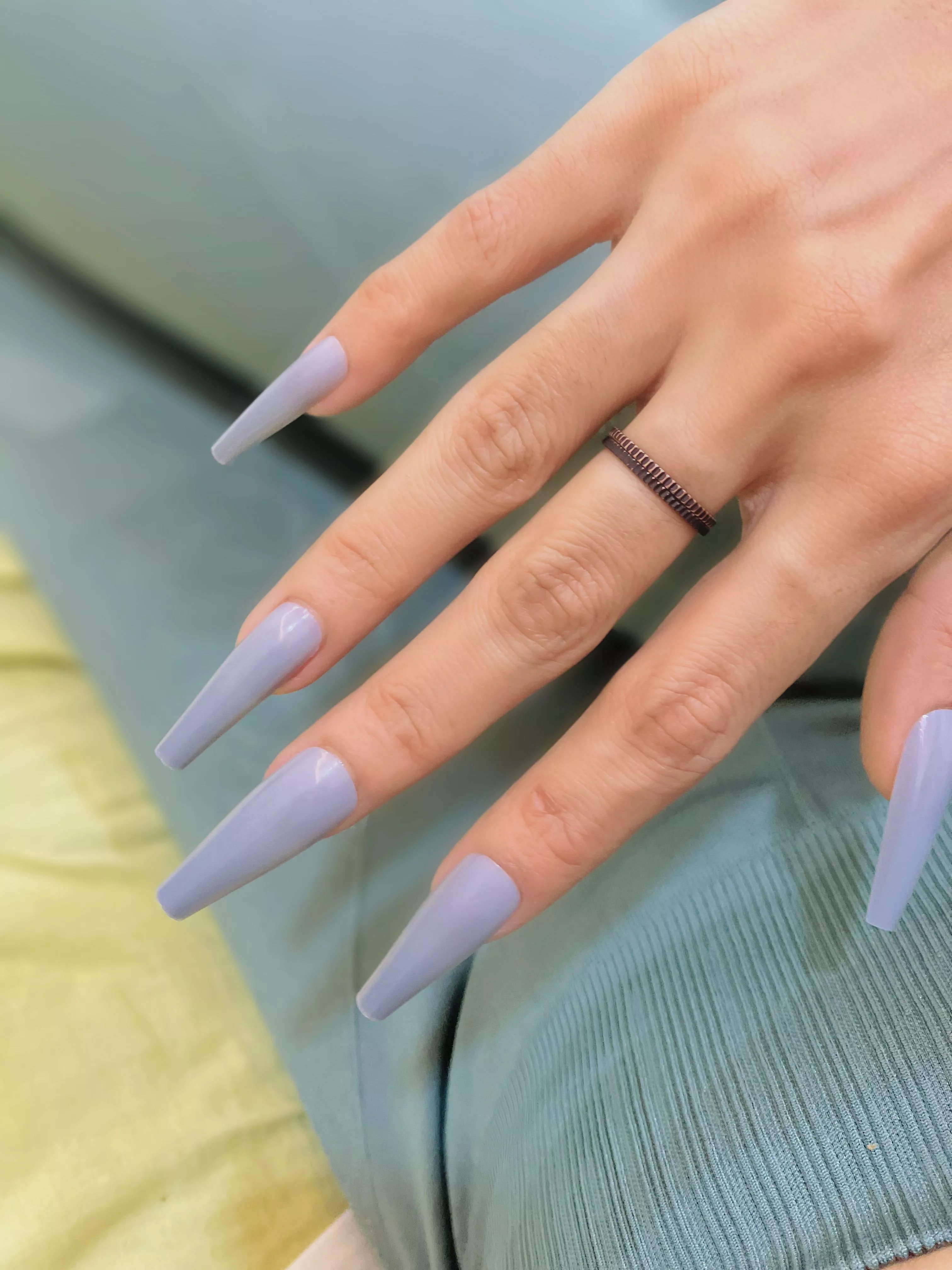 Which would look better on my lovely hands? short nails or long nails? 💅🏽