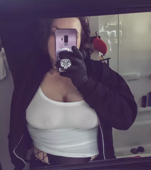 Would you allow your cleaning lady to show up like this 😏