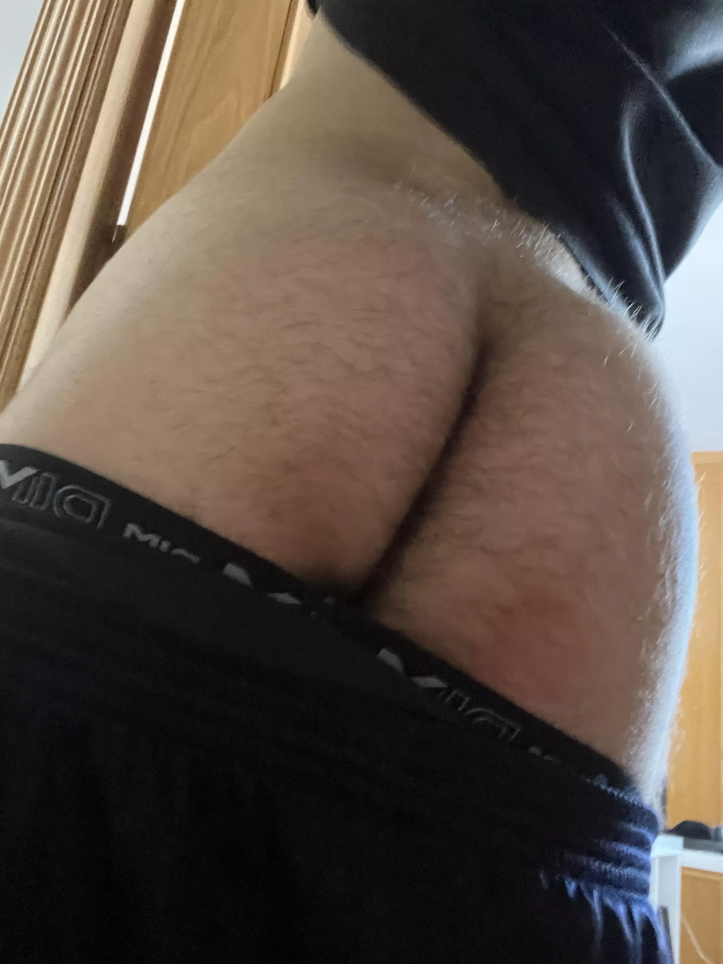 19 y old hairy bottom looking for top add me: r_garcia2626