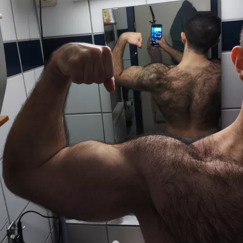 (23) wide&hairy
