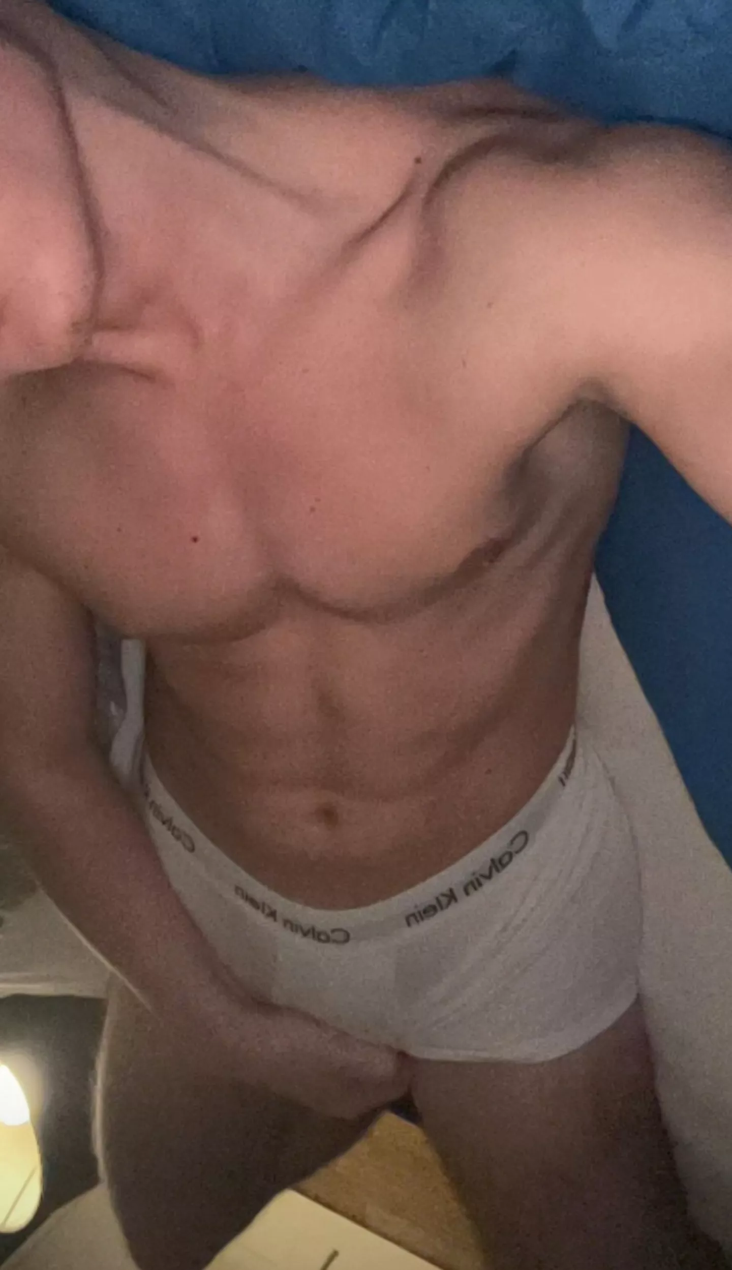 24 straight guy here. Looking for guys with abs. Please message me here or add my instagram: batica_gym99