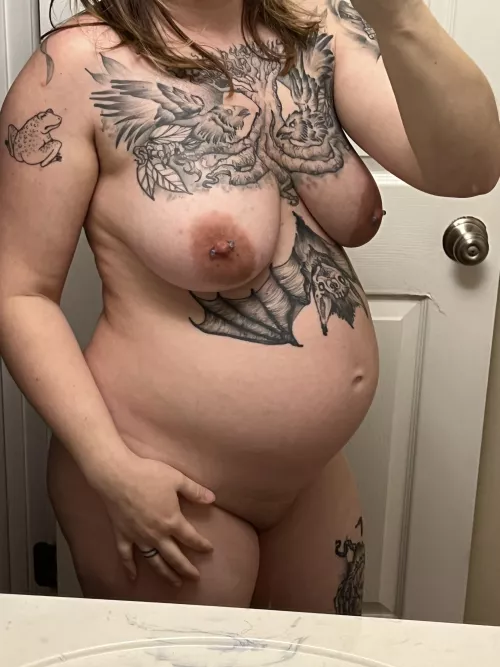 5’3 and 21 weeks pregnant 🐮