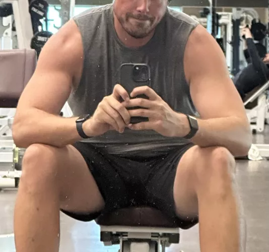 6’6” 33M Any Ladies Wanna Climb This Tree…? 😈