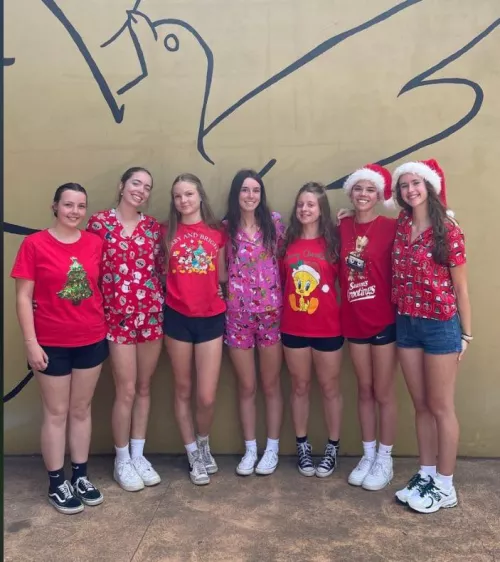 [7] College Christmas party