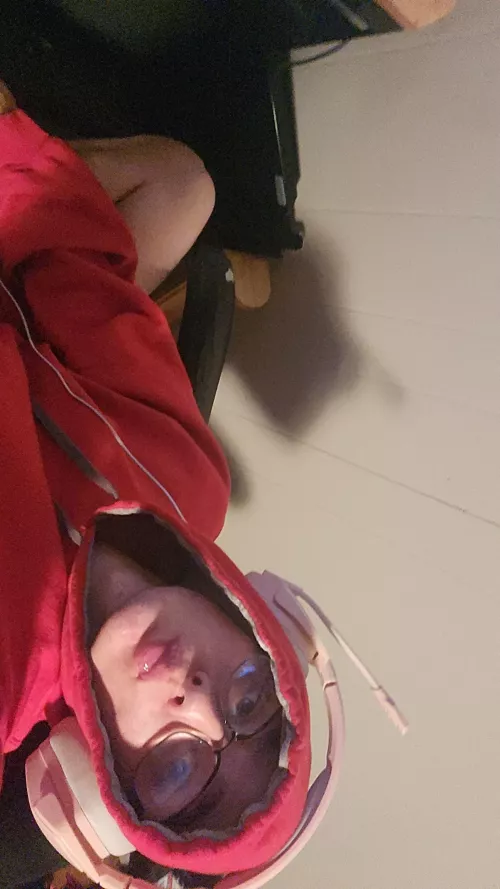 Anyone wanna play ow2? Add my snap KiwiFruitkake