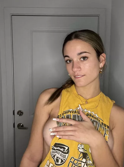 Been waiting to get home from class today to show off to older men on the internet