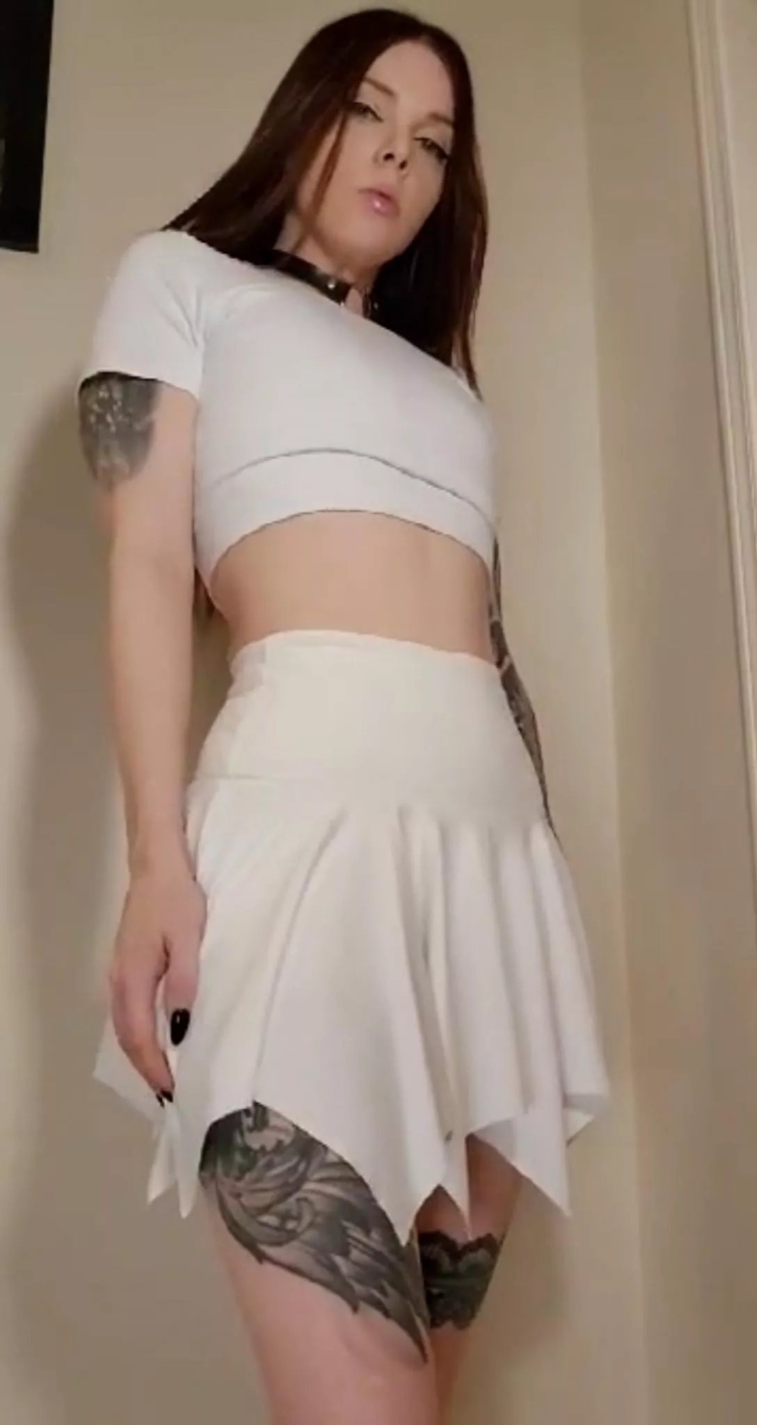 Crop tops and skirts are made to go together 🥵My entire style.