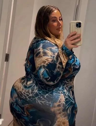 Damn she's huge 🍰🍰😭