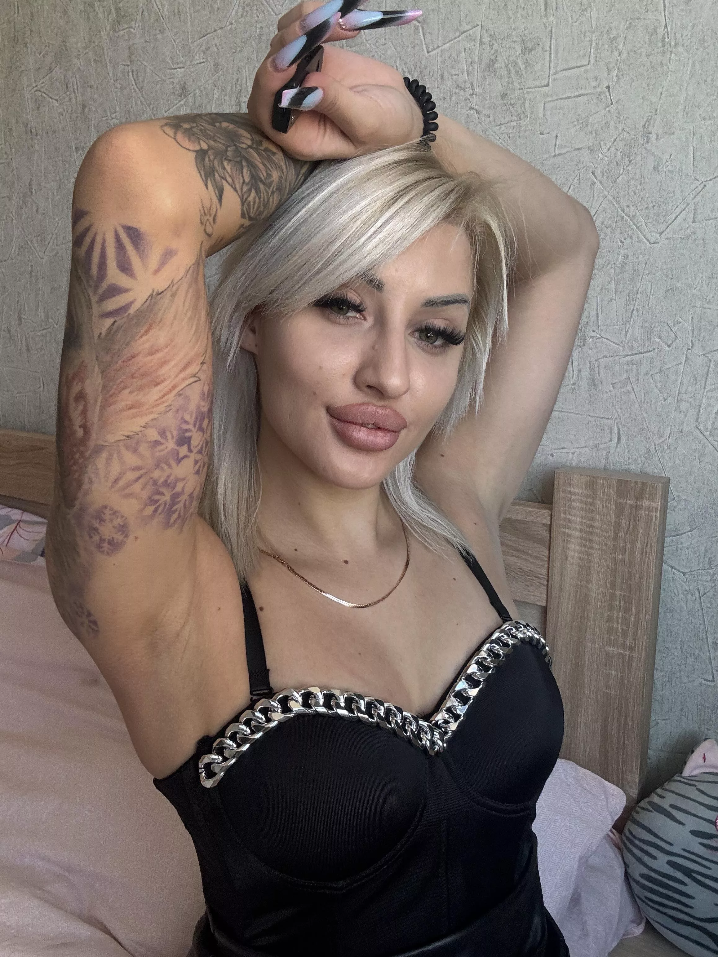 Do you like fresh or sweaty armpits?