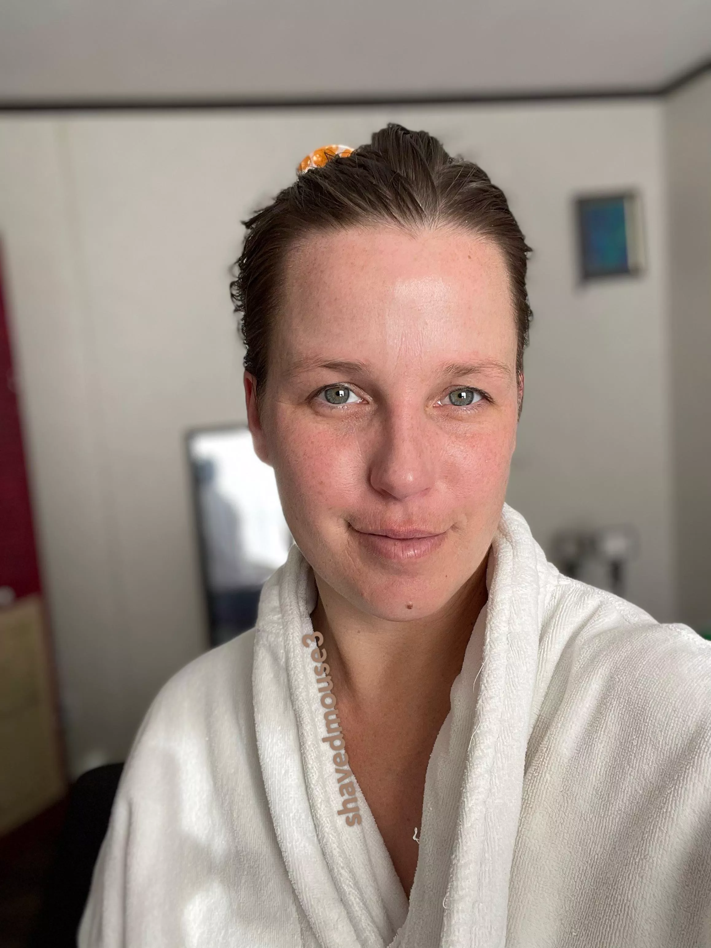 Freshly showered and ready for you to do dirty things to me