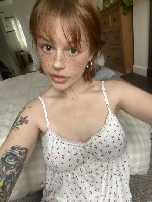 Happy Saturday! Are you doing anything fun today? I’m walking my dogs and gonna bake a lemon cake! [irtr]