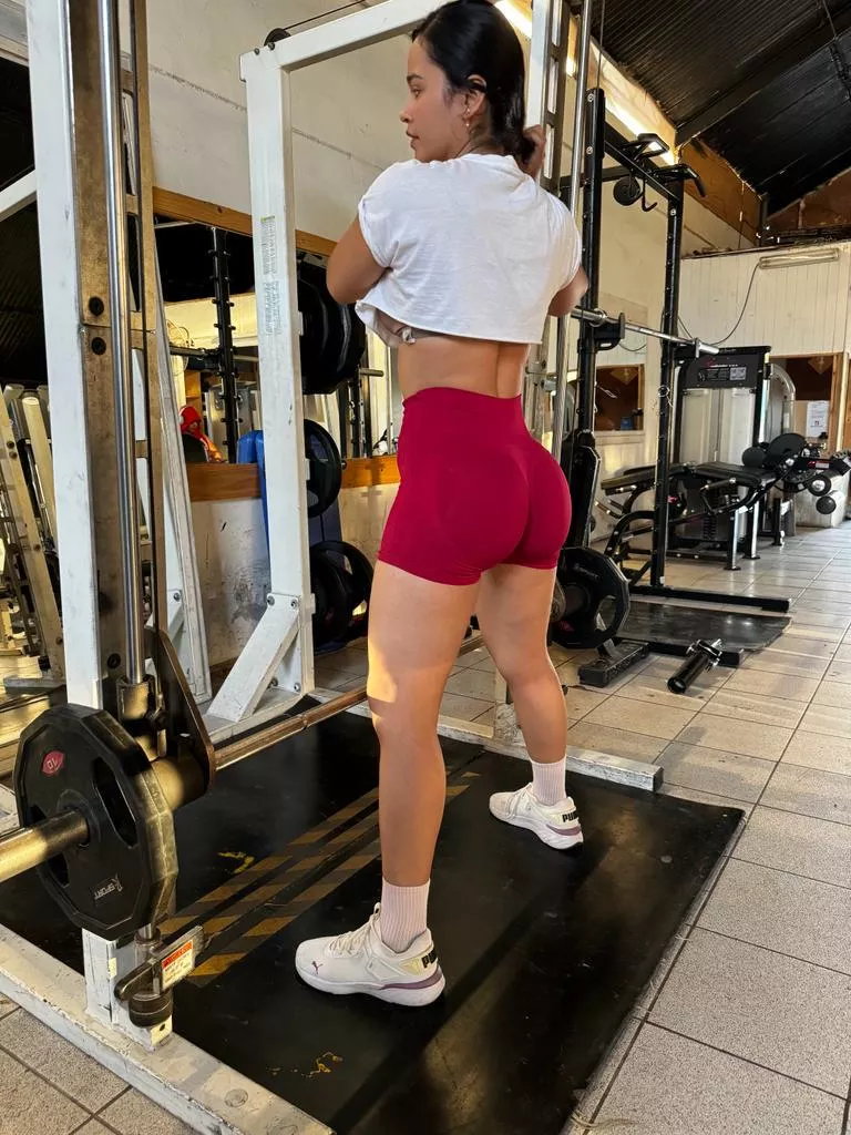 How's my gym ass looking? [F]