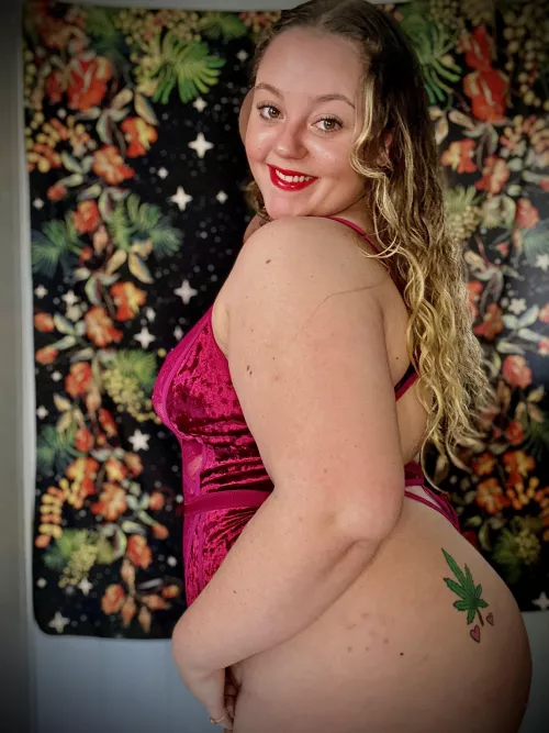 I love this red velvet lingerie, how about you?