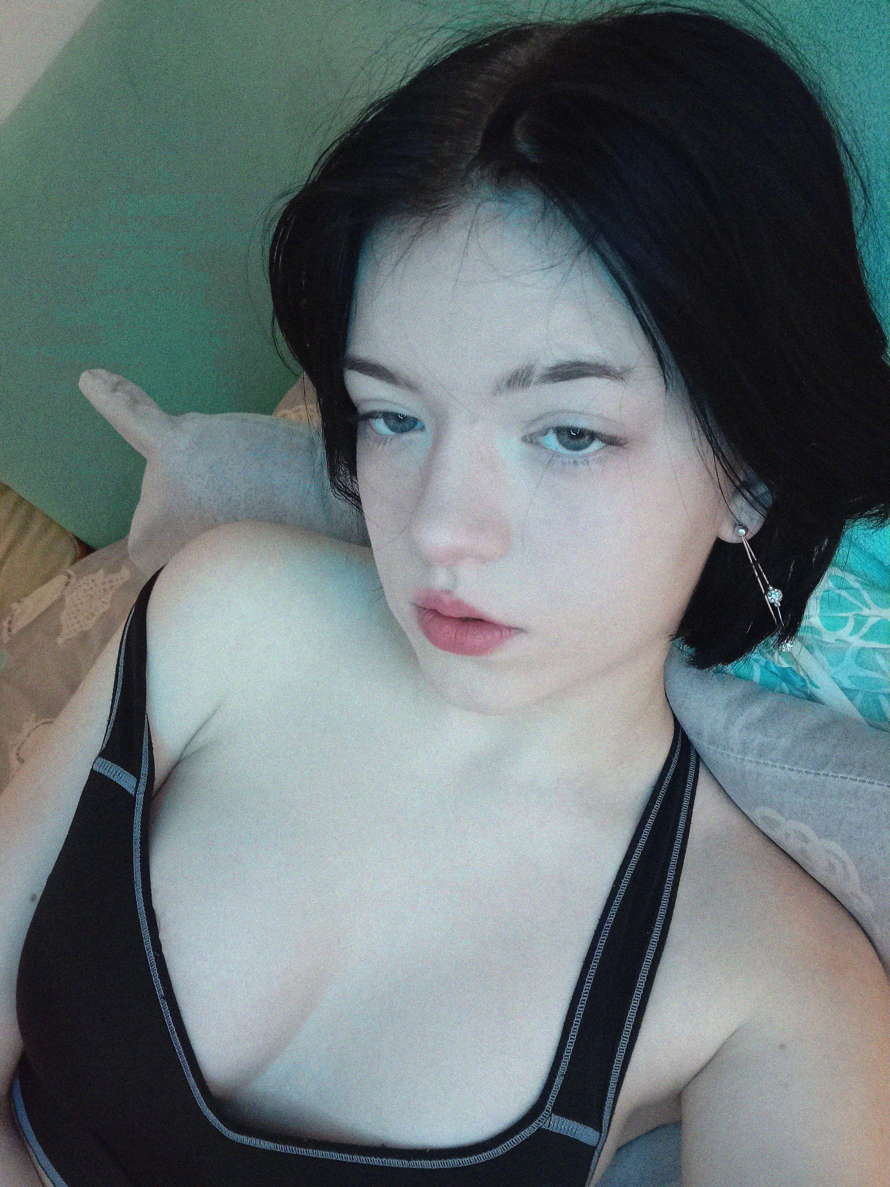 I Wish An Older Man Would Take My Virginity 😈