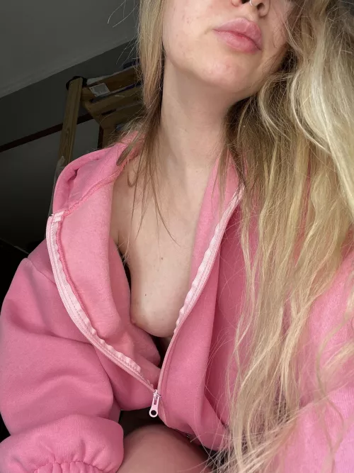 If you saw this view at the gym, would you tell me or would you keep peeking?