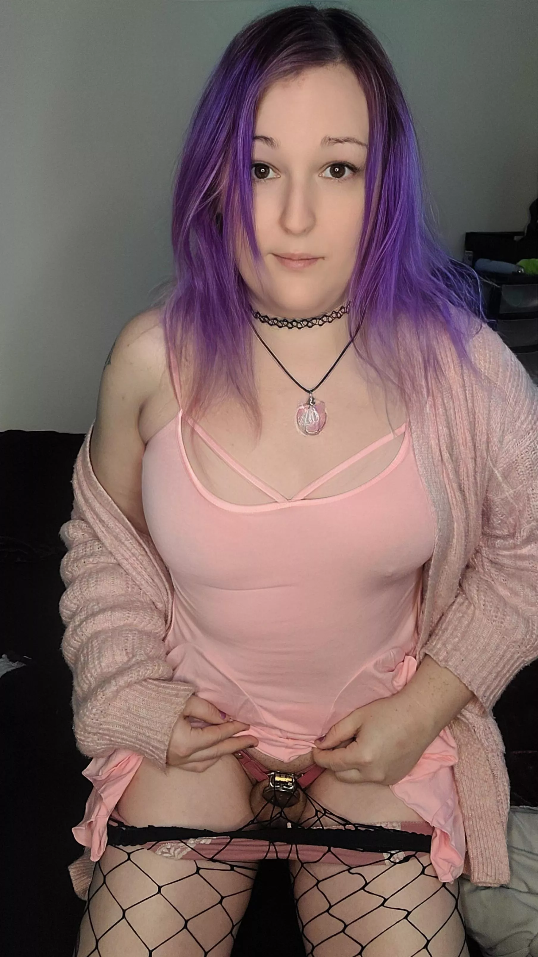 I'm just a horny locked up smol pp girl