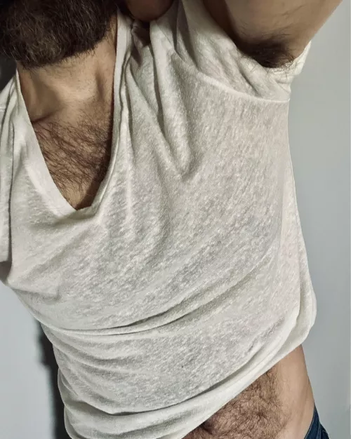 I'm that cocky bloke who purposely flashes my hairy belly & pits because I know you can't resist staring...