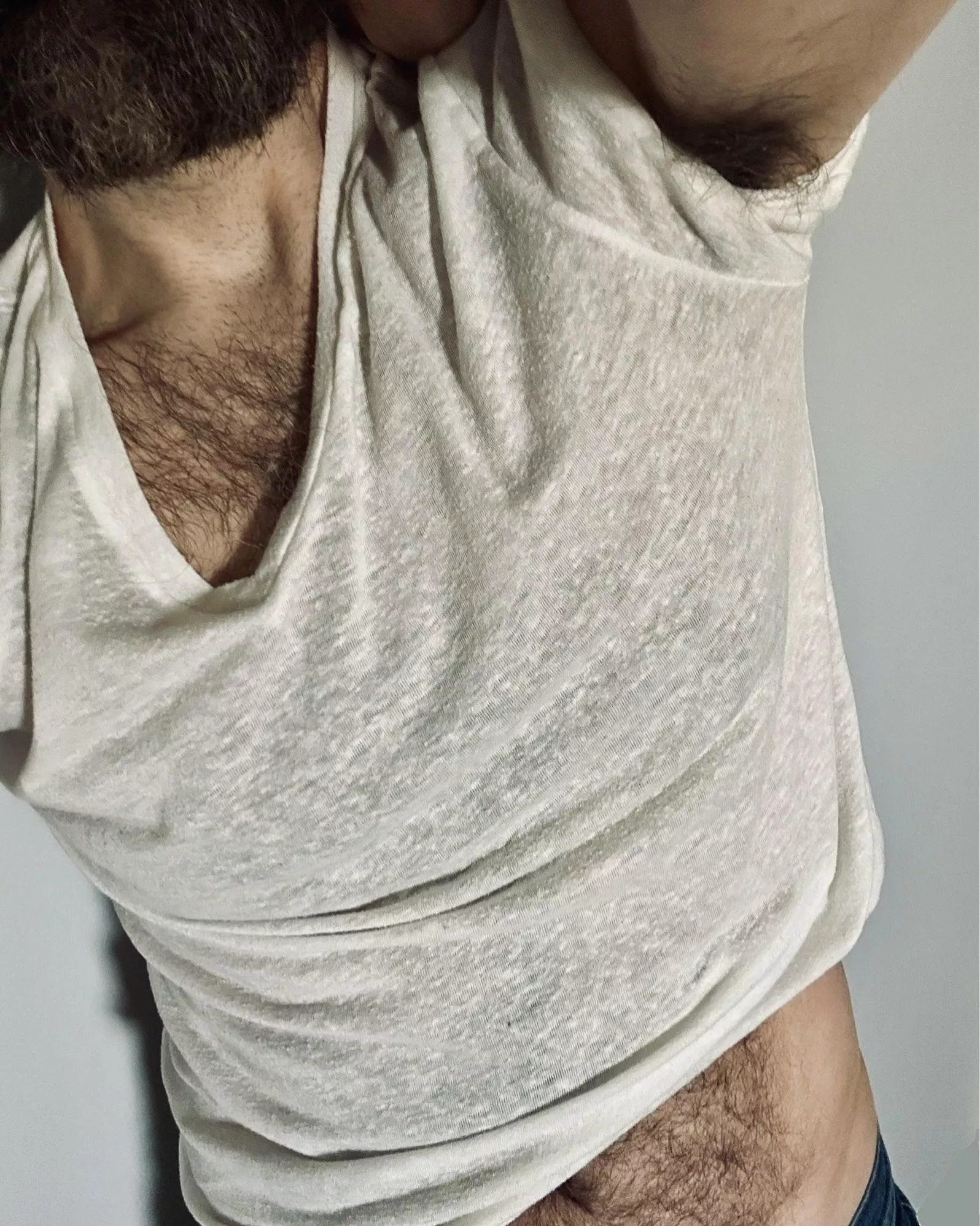 I'm that cocky bloke who purposely flashes my hairy belly & pits because I know you can't resist staring...