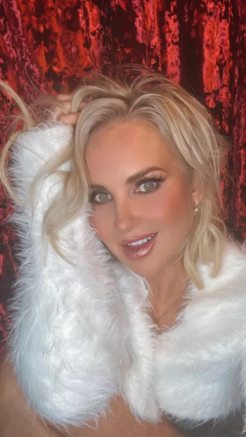 Inviting you to my yummy holes