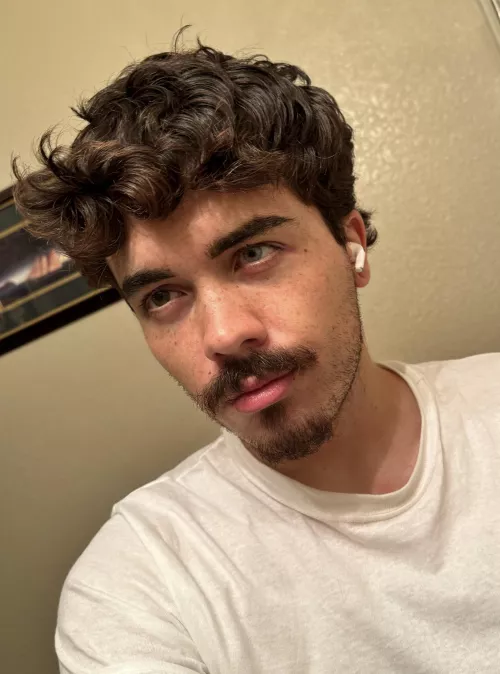 Is my hair too messy? :( not sure how to keep it down