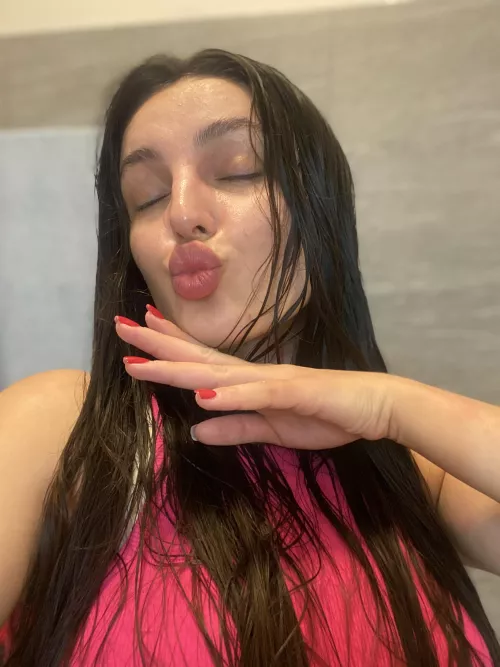 Just got out the shower do you think I look hot?