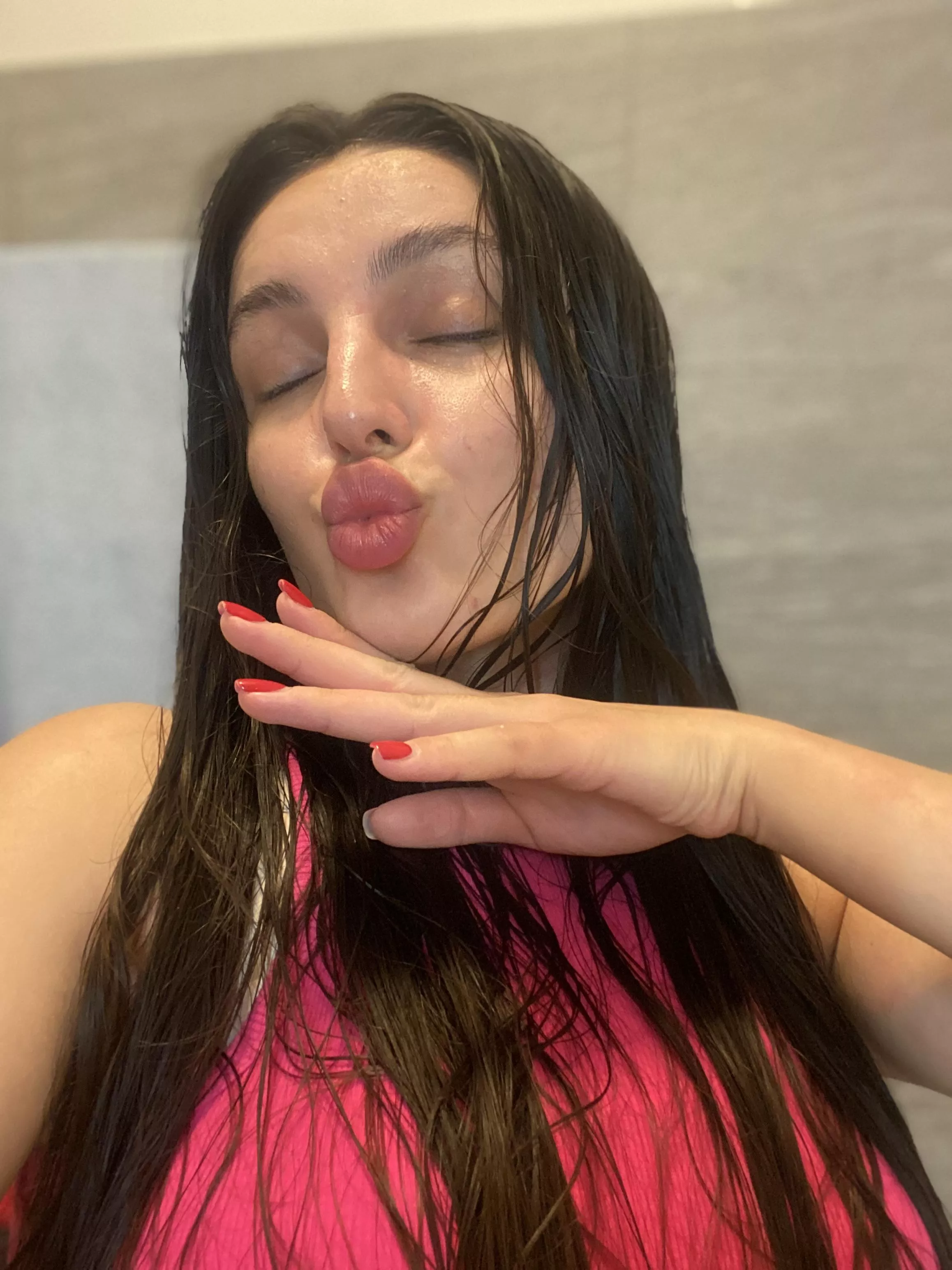 Just got out the shower do you think I look hot?