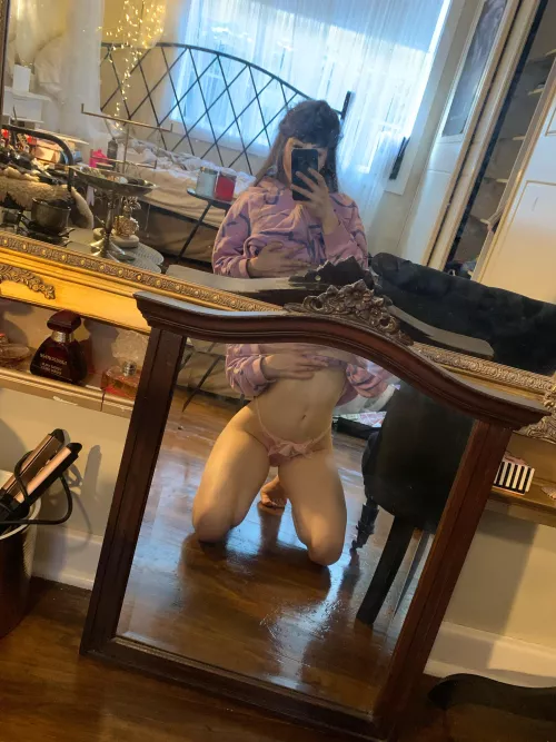 just want a gamerboy to sit on lik this <3