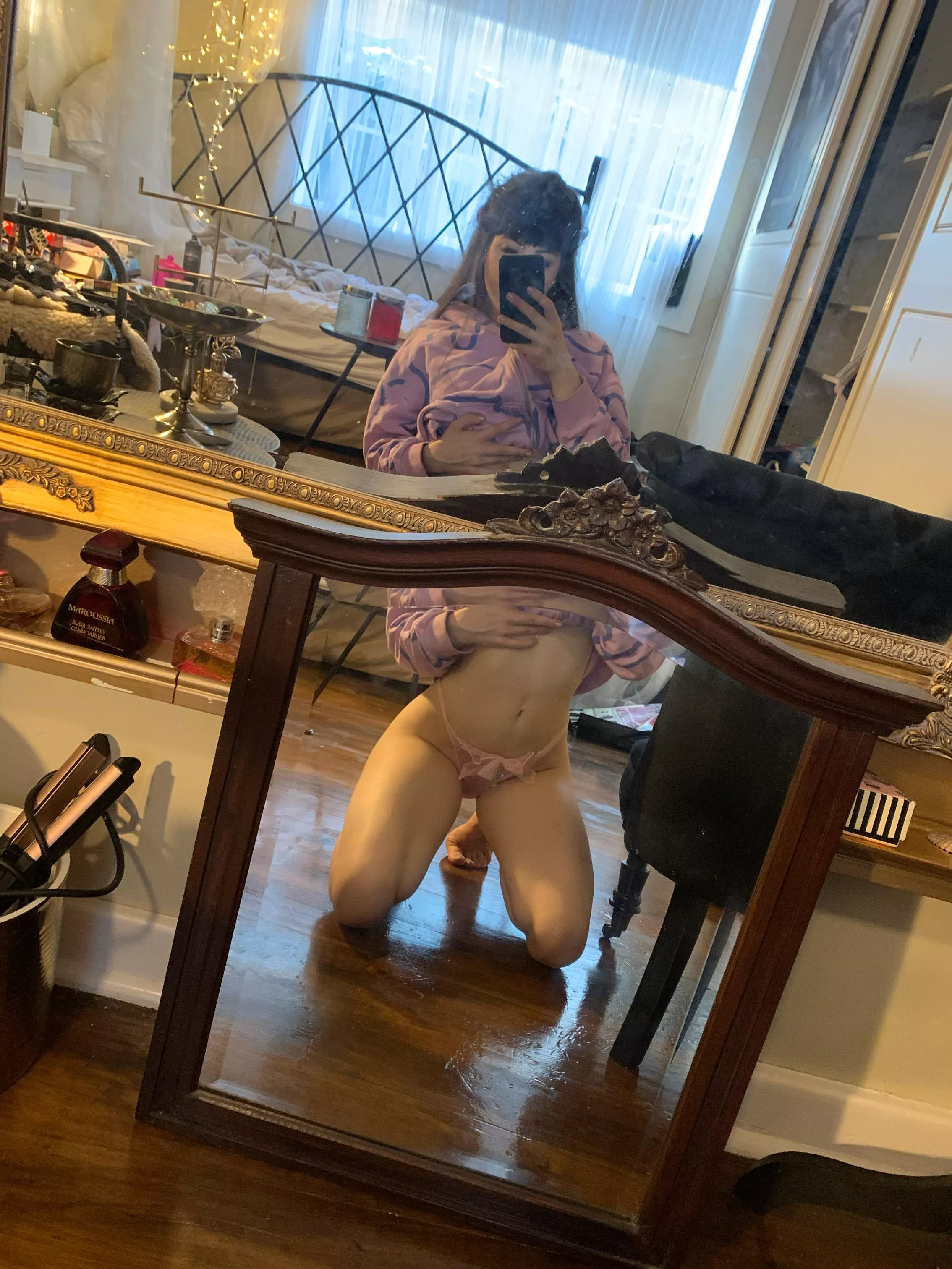 just want a gamerboy to sit on lik this <3