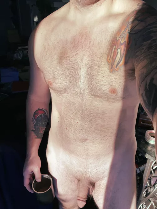 Lazy Saturday, enjoying the illusion of warmth 🤣