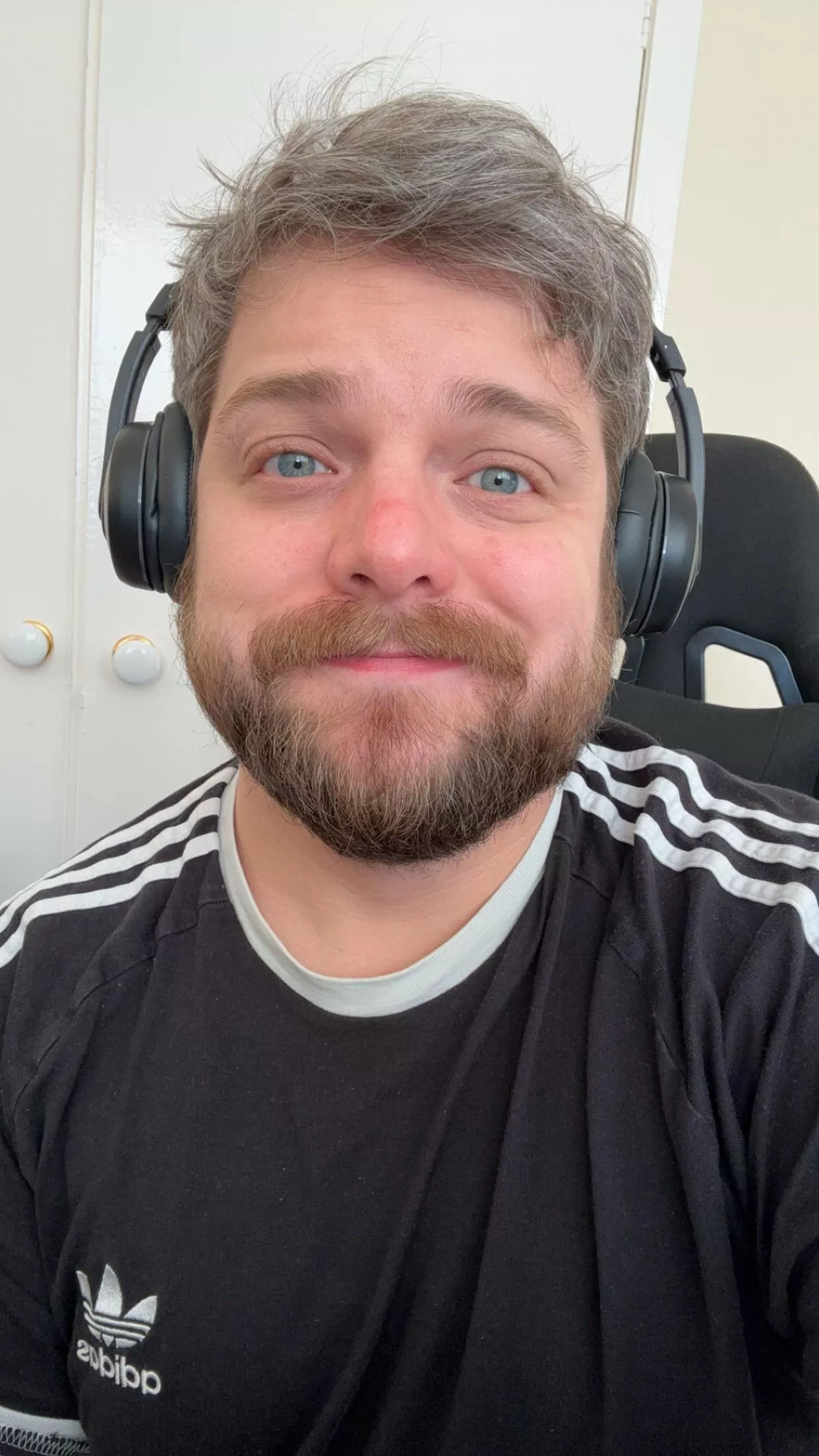 Look at me. The eyes. The beard. The premature greying. Look at me. The eyes. The beard. The premature greying.