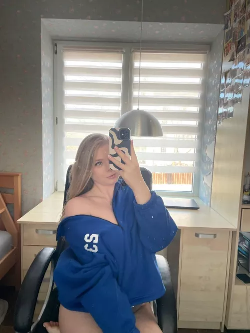 Love to taking selfies for you