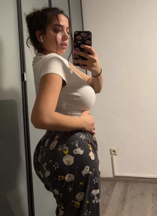 Messy hair & Snoopy pants = a win