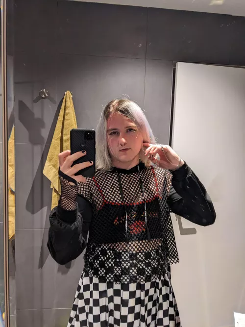 my friend (not me) wanted to know how he looks (not me)