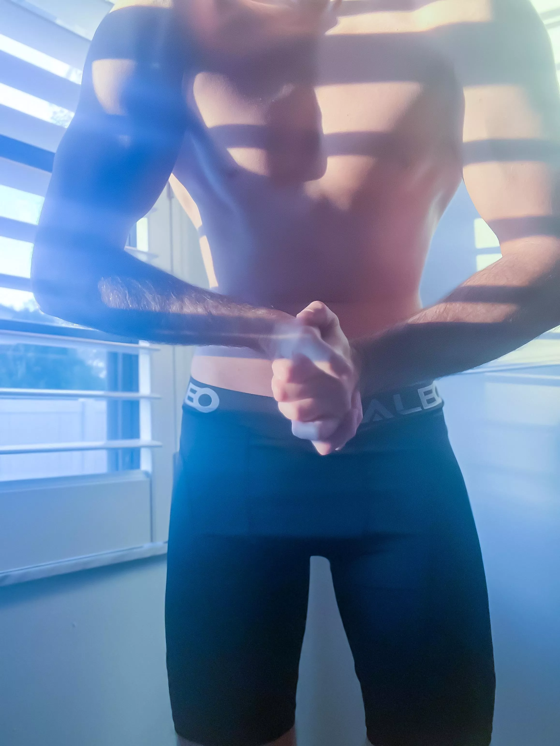 Playing with light and shadow (M)