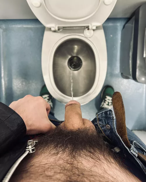 That one white pube tho...