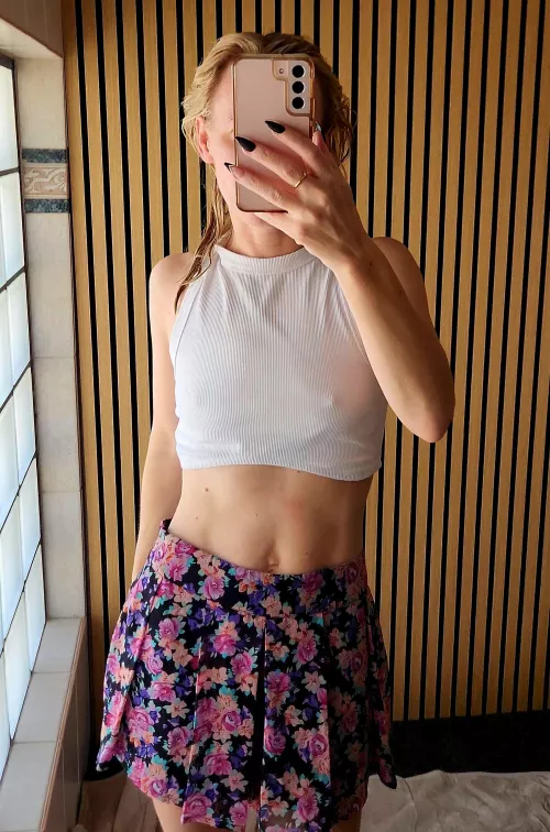Very toned tummy for 40