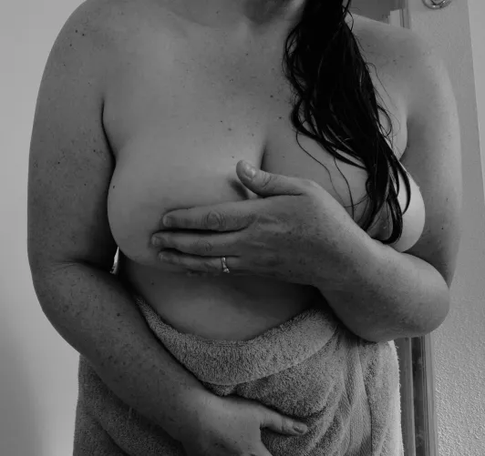 What if all us ladies only wore hand bras? How exciting that would be!