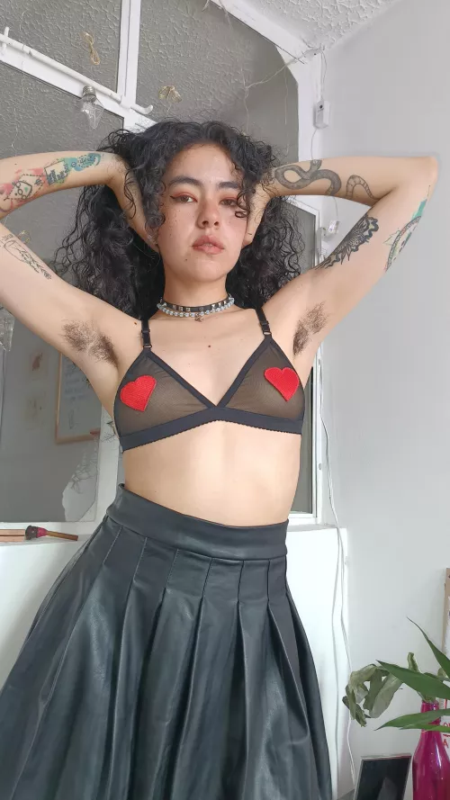 Where are the guys enjoy sniffing hairy armpits?