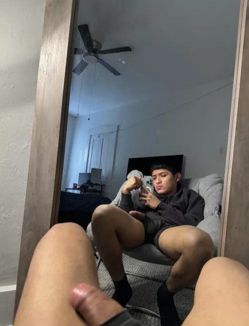 Whos tryna suck a (19) uncut cock? ;)