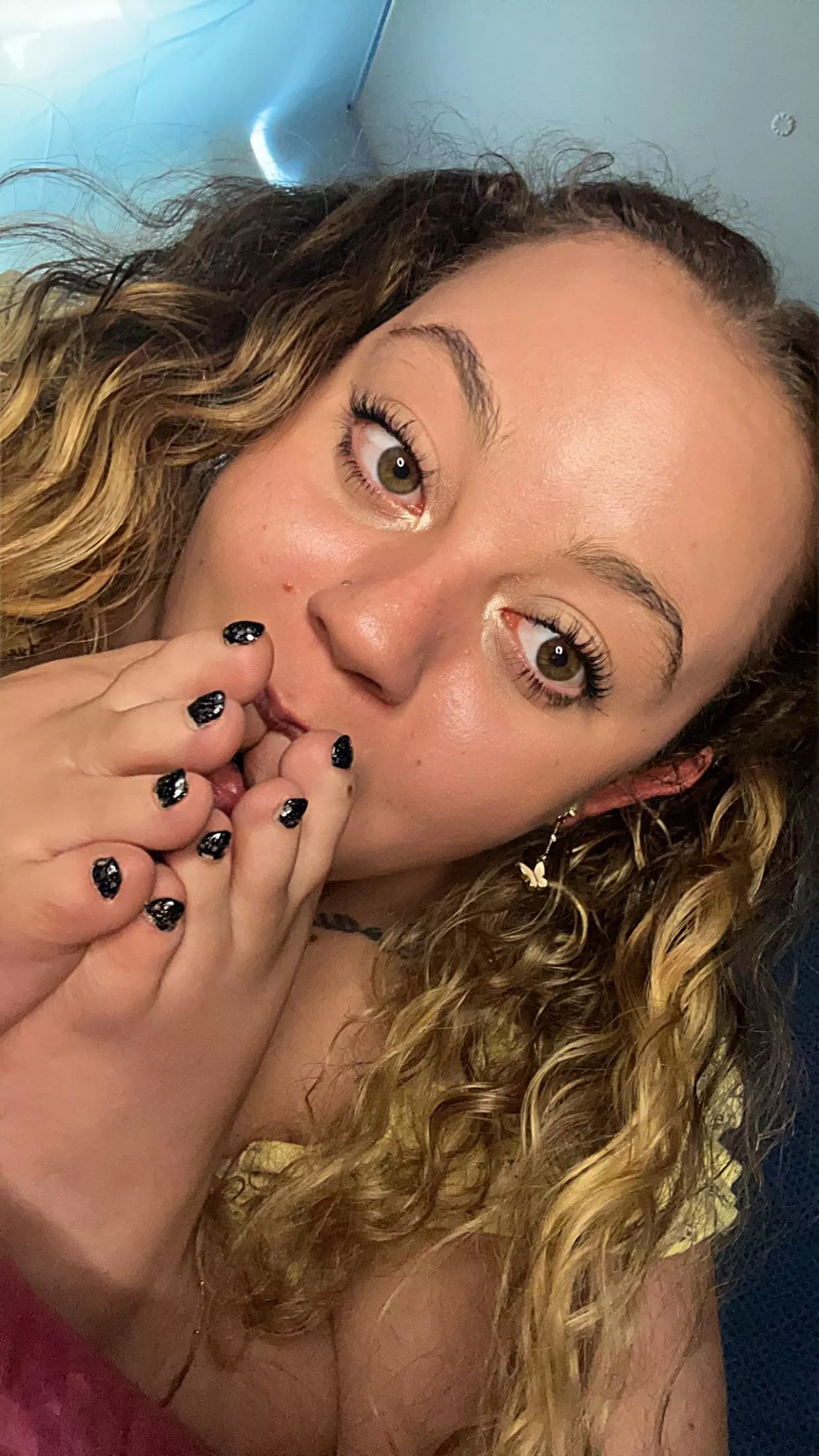 You love it when I put my toes in my mouth, don’t you? 👣