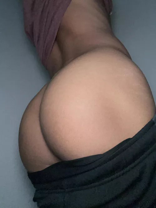 18 Anyone wanna destroy this brat 🤭