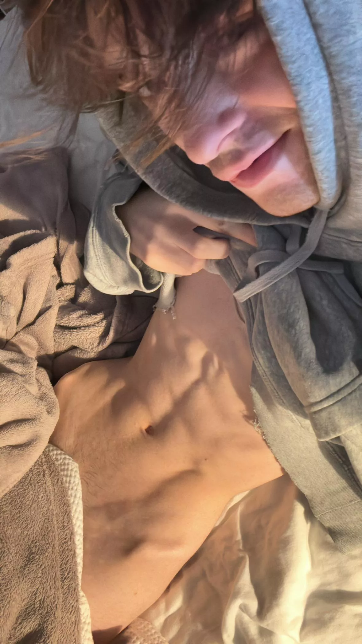 18m nz ;) fit guys dm me w a pic for my snap <3