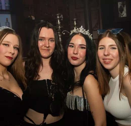 [4] pick one for a facefuck