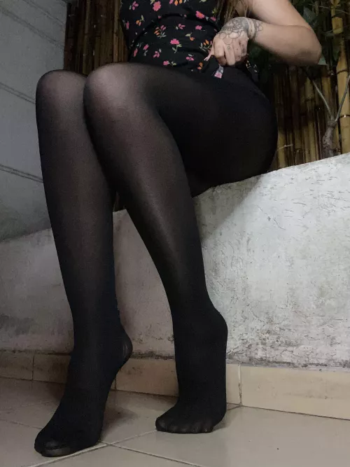 A mommy at 30 yo still rocks a pair of pantyhose, right?