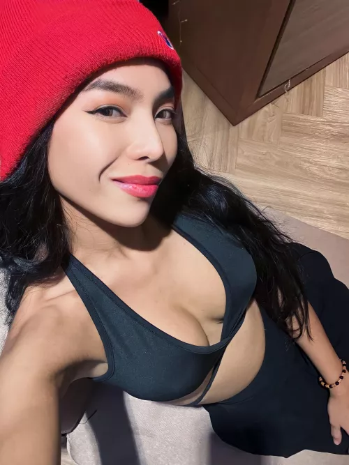 Any man's coming over to keep me company? 😏