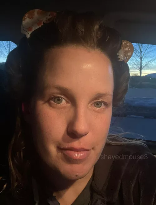 Bet you can’t guess what I’m using to curl my hair with.